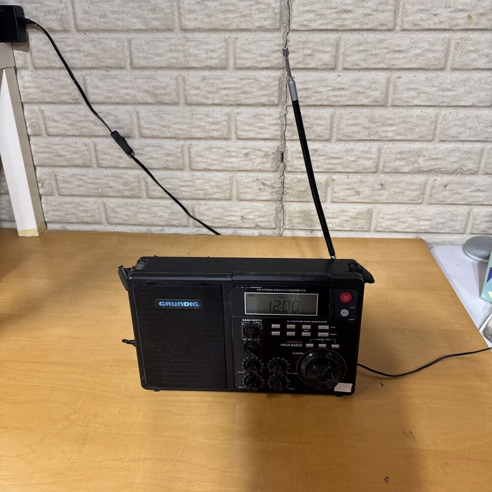 Grundig S450DLX Field Radio FM Stereo /AM FM-Alarm Clock  With Ac Adapter